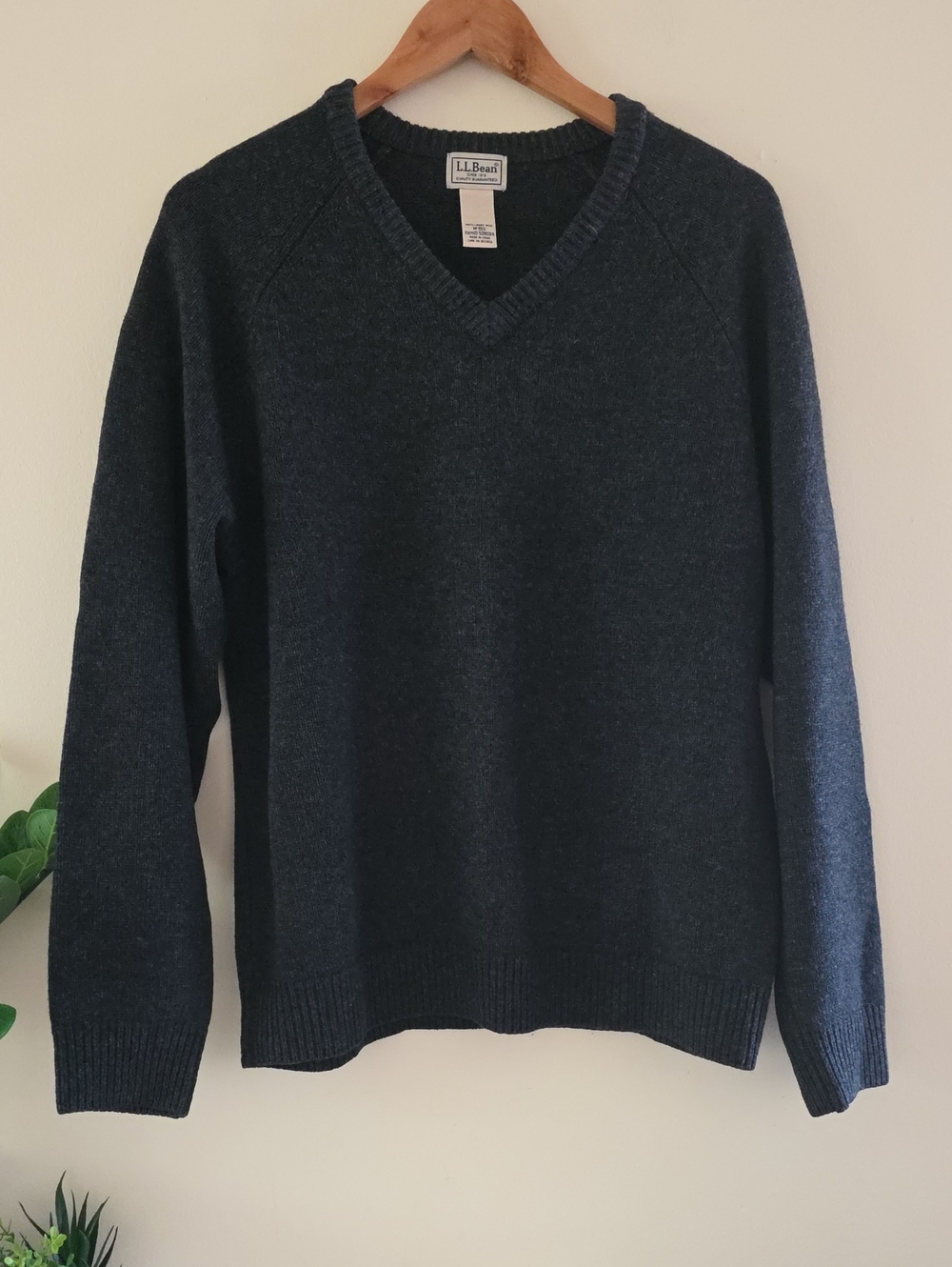 L.L Bean Knit Lambswool Men's V Neck Sweater - Dark Grey -  M Reg ( Mint)